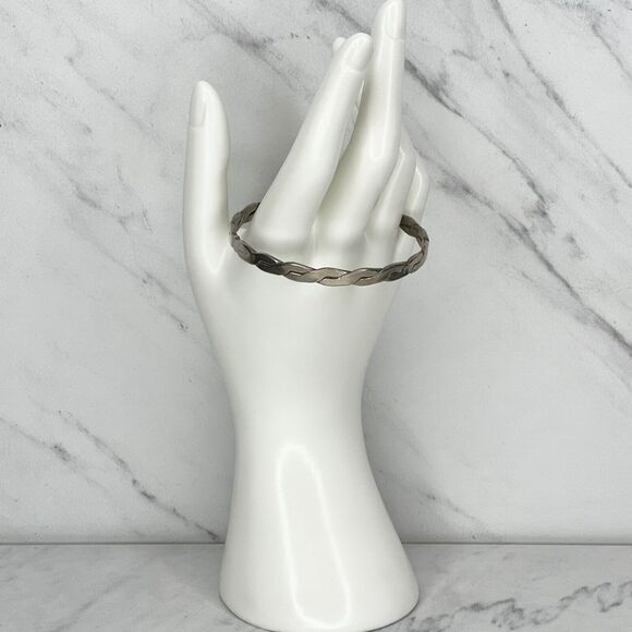 Vintage Mexico Silver Tone Braided Flat Bangle Bracelet ✨ - Picture 2 of 8